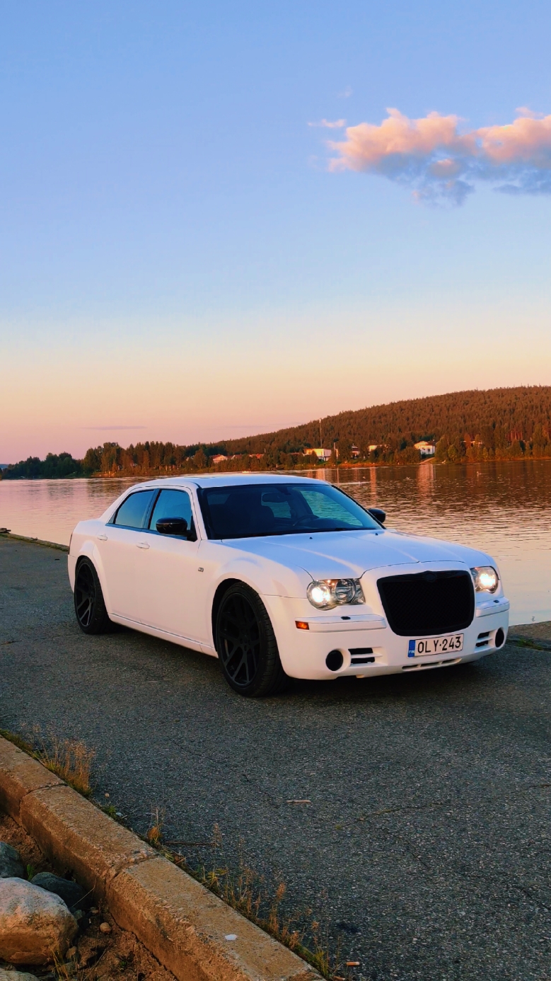 Oispa kesä🤩 #chrysler #300c #v6 