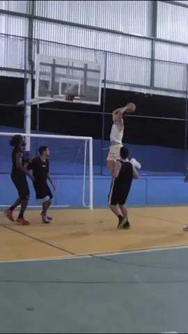 Back to Back to back buckets😂 Brazil has me moving DIFFERENT. #basketball #ballislife #brazil #mattkiatipis #dunk 