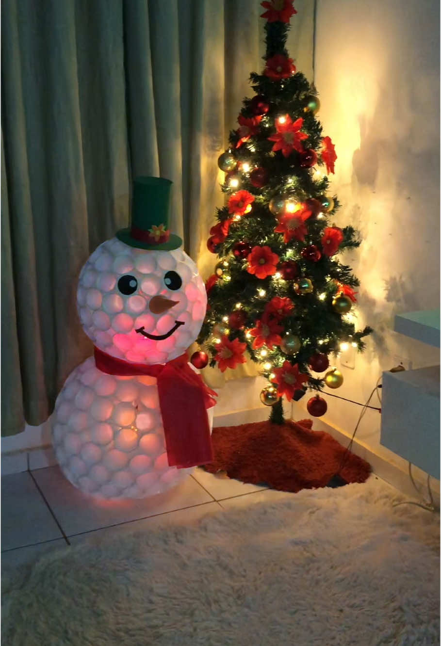 Boneco de neve feito de copo descartável 🥰  #bonecodeneve #natal #arvoredenatal #bonecodenevecopodescartavel  #viral_video #facavocemesmo 