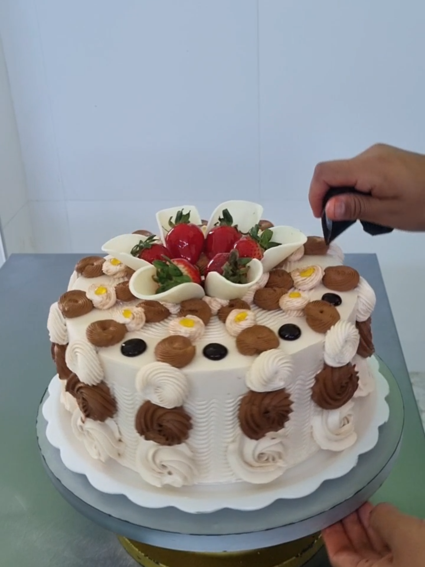Decoracion de pastel con crema de moca #cakeideas #pastelmoca #cake