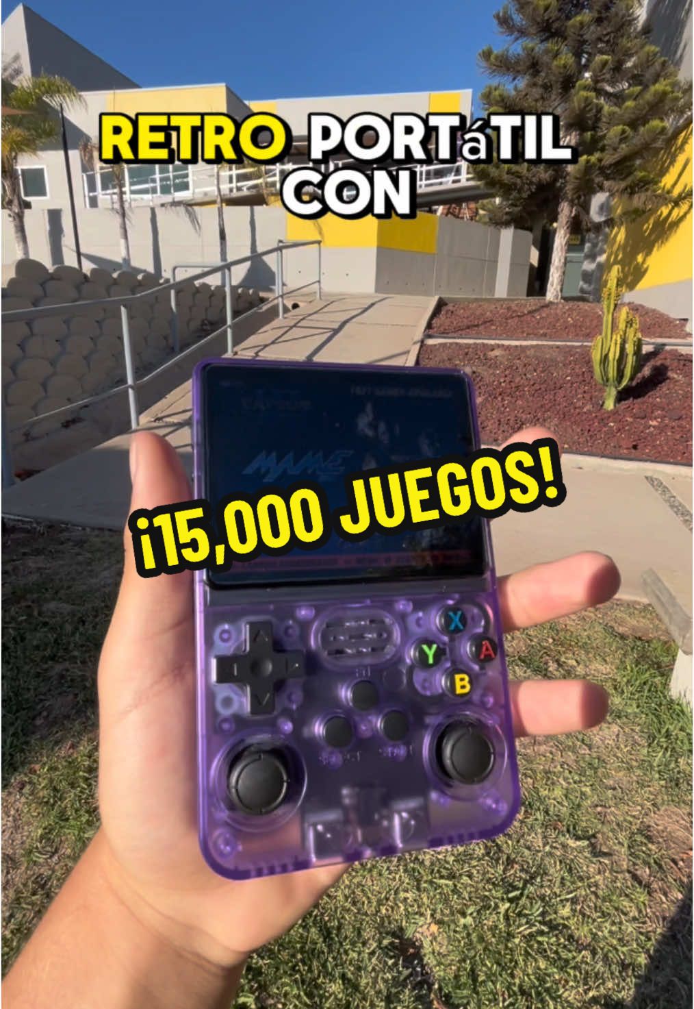 Tendrás que darle una 😪🎮👾 #retrogaming #retro #portatil #consola #juegos #videojuegos #emulador #regalo #console #nostalgia #CapCut 