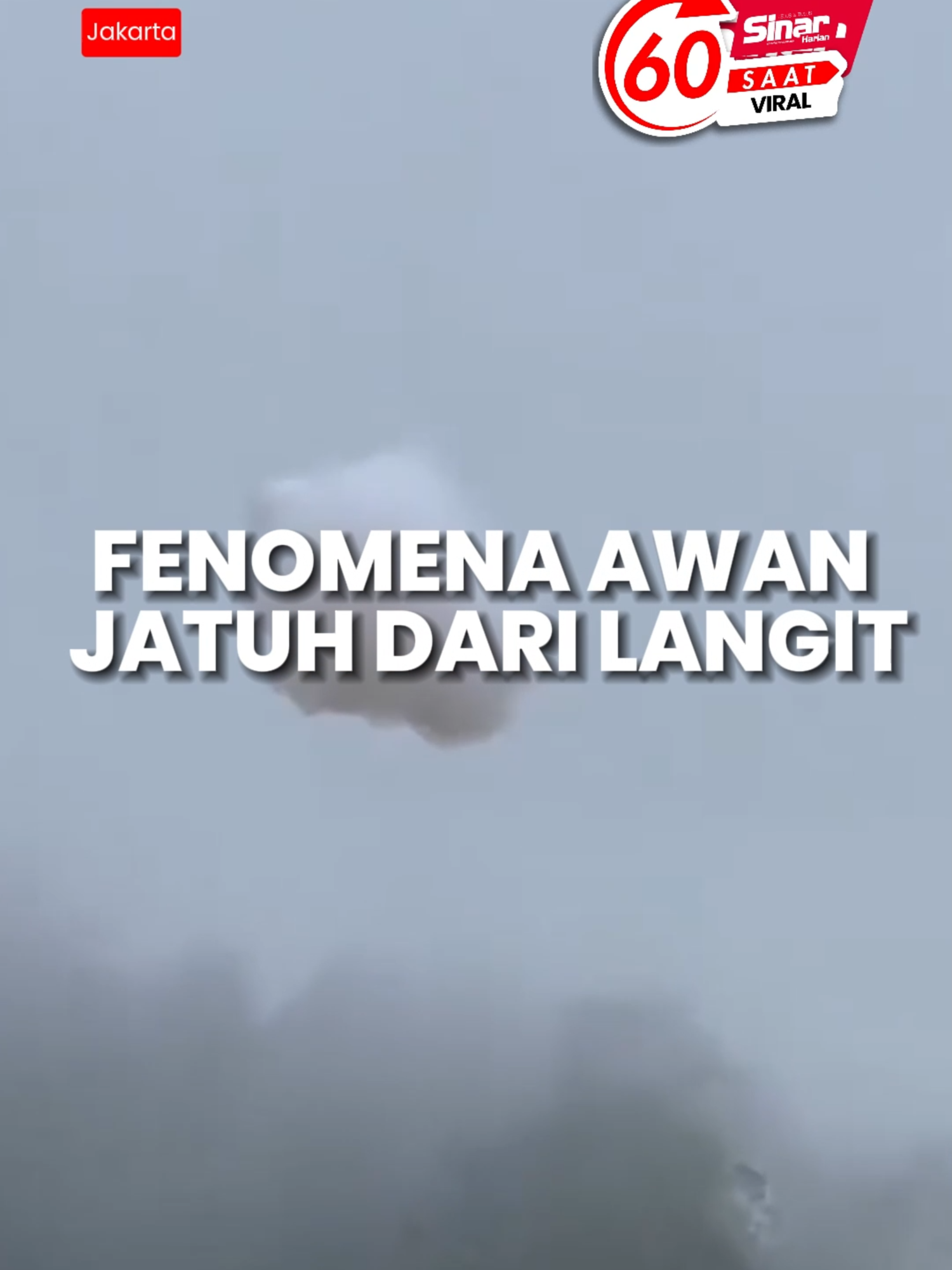 Rakaman fenomena objek putih terapung jatuh dari langit seperti awan kinton dalam siri anime Dragon Ball menjadi tular di media sosial. Klip berdurasi lebih 60 saat tersebut jelas memaparkan 'awan putih' tersebut turun secara perlahan-lahan ke permukaan tanah di Kabupaten Murung Raya, Kalimantan Tengah di Indonesia pada Jumaat lalu. Ia mengundang pelbagai reaksi warganet yang menggelarnya sebagai fenomena awan jatuh. Bagi meredakan persoalan orang ramai, Badan Meteorologi, Klimatologi dan Geofizik (BMKG) tampil merungkai misteri fenomena tersebut yang ditemui beberapa pekerja di Muara Tuhup. 