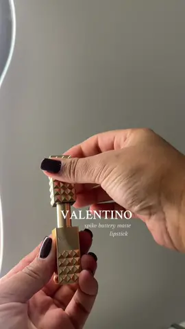 VALENTINO BEAUTY 🥀 I’m just a girlllll, obsessed with Lips! Especally for the holidays 💋  @Valentino.Beauty @sephora #giftedbyvalentinobeauty #spikevalentino #sephora #valentinobeauty