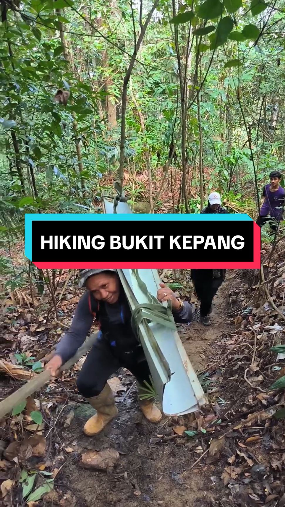 Bukit baru pulok ni sek mung. Buleh lah nok test palo lutut setaro mano haha. Mari mari sabtu ni llacaaa #berandafyp #sekklate #iambeydah #bedahjack #bukitkepang #machang #Hiking 