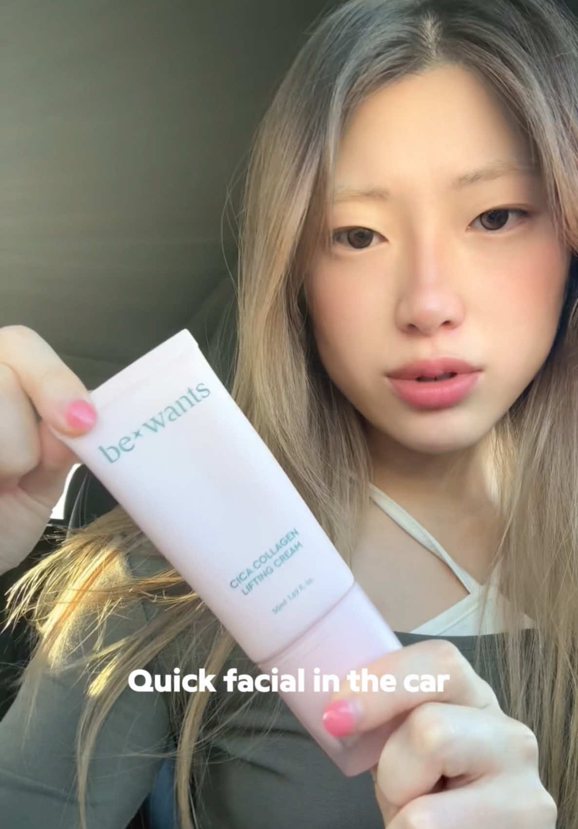 did you know you can have a quick facial massage in the car? @bewants_official #bewants #cicacollagenliftingcream #amazonskincare #viralbeauty #kbeautyskincare #koreanskincare 