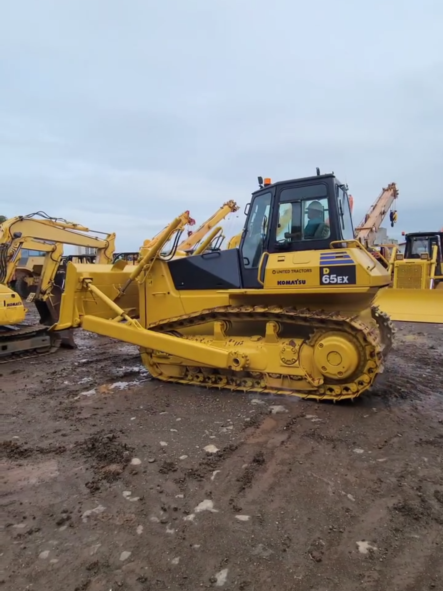 𝐑𝐄𝐍𝐓𝐀𝐋 𝐀𝐋𝐀𝐓 𝐁𝐄𝐑𝐀𝐓 𝐒𝐔𝐑𝐀𝐁𝐀𝐘𝐀 BULLDOZERS KOMATSU D65EX-12 ☑️ UNIT SIAP KERJA ☑️ HARGA ISTIMEWA & NEGO ☑️ TAHUN 2021  ☑️ BISA KIRIM SELURUH INDONESIA