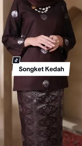 New colour DARK COCO already in stokkk! Lawo teroks warna ni tauuu, kena cop awal-awal okaihhh sebelum kehabisan stok🤩🤎 #coraqexclusive #bajukurung #bajusongket #bajukurungkedah #kurungkedah #kurungsongket #songkettenun #VideoStailFesyen 