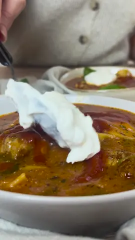 Soupe de lasagne au Cookeo. C’est ma recette préférée de mon dernier numéro de M&VOUS, le mag ❤️ M&VOUS, le mag est un e-magazine trimestriel digital et gourmand dédié au Cookeo. Dans chaque numéro 20 recettes inédites avec un thème spécifique, un reportage voyage, un portrait de chef, une interview d’une personnalité, et plein de surprises 🥰🥰🥰  Tu attends quoi pour t’abonner ?  #mimicuisine #cookeo #recettecookeo #webzine #emagazine #magazine #presse