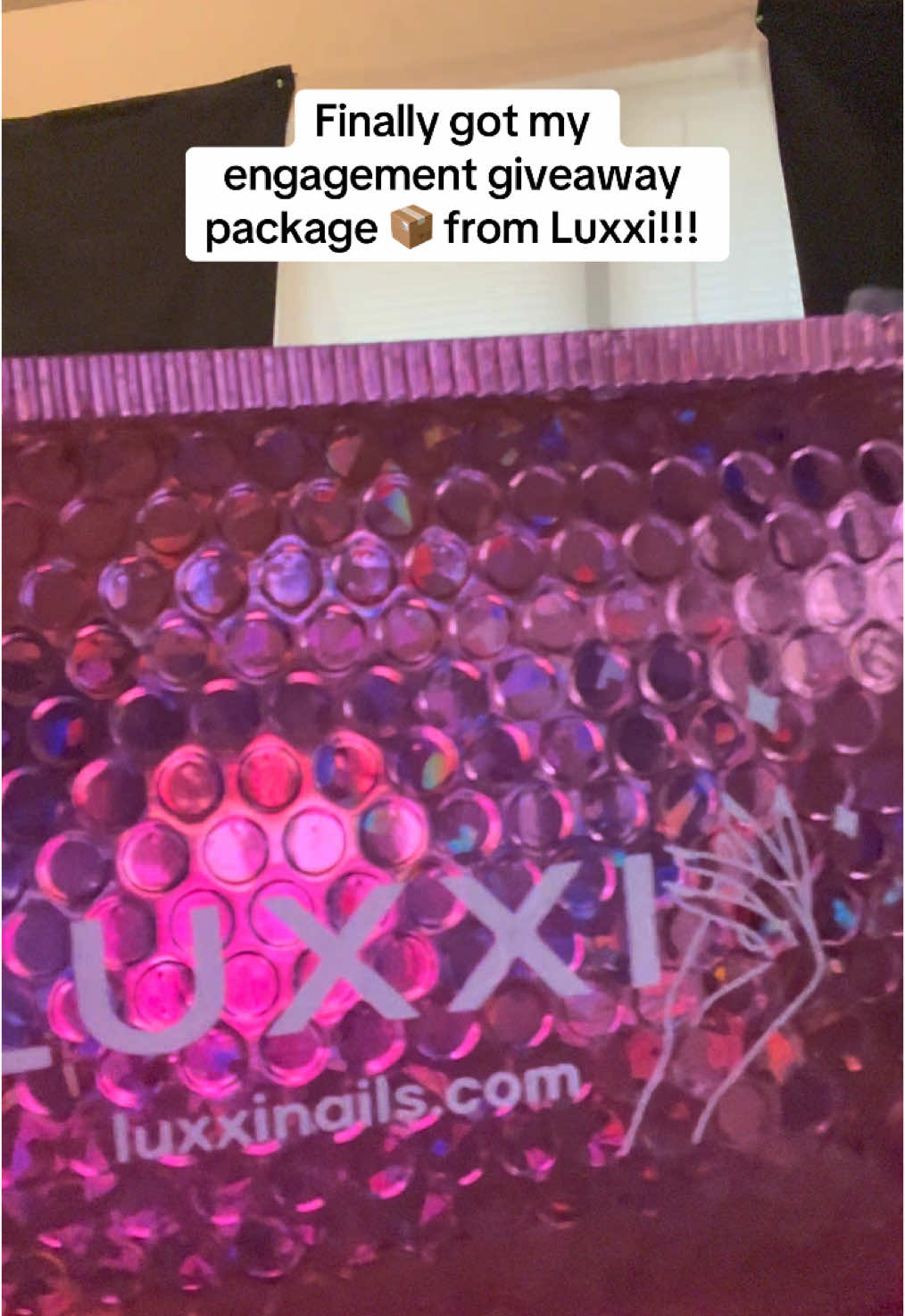 Finally got my engagement giveaway from @LUXXI NAILS thank you so much!!! #luxxi #luxxinails #luxxiglue #luxxinailglue #giveaway #nails #pressonnails #reveal #fyp #foryoupage #fypシ #TikTokShop #tiktok #tiktokviral #foryou 