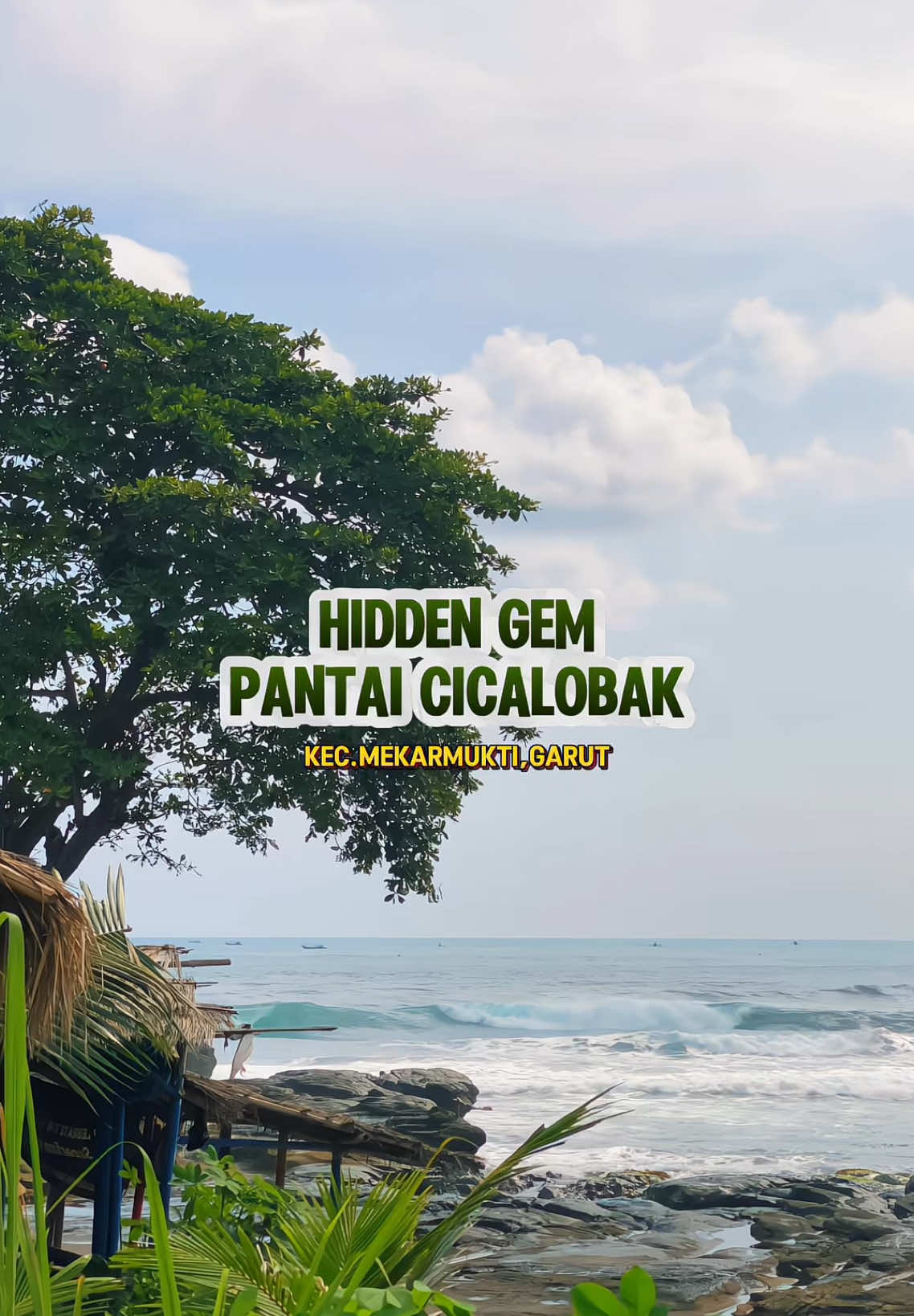 Selamat datang dipantai cicalobak,sayang banget dengan pantai ini padahal viewsnya sangatt bagus dan indah,namun jarang diperhatikan wisata ini,semoga ramai kembali dan tetap disiplin dalam menjalankan tugas,salam dari wisata pameungpeuk🍃