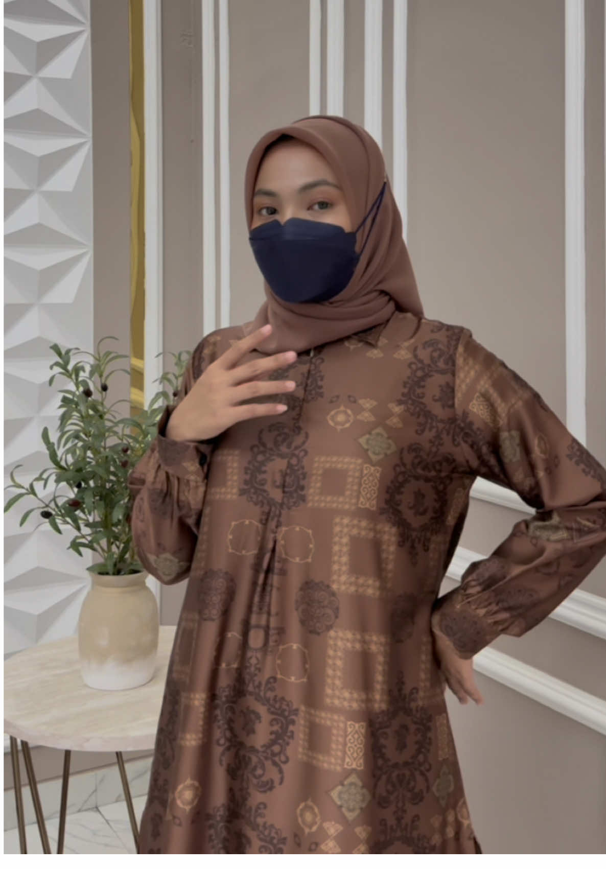 Tunik silk dengan motif etnik cantik buat outfit kamu sehari-hari✨ Checkout langsung yuk Zalova😍 #zalfaoutfit #fyp #tunikkekinian #tunikjumbo #tunikcantik 