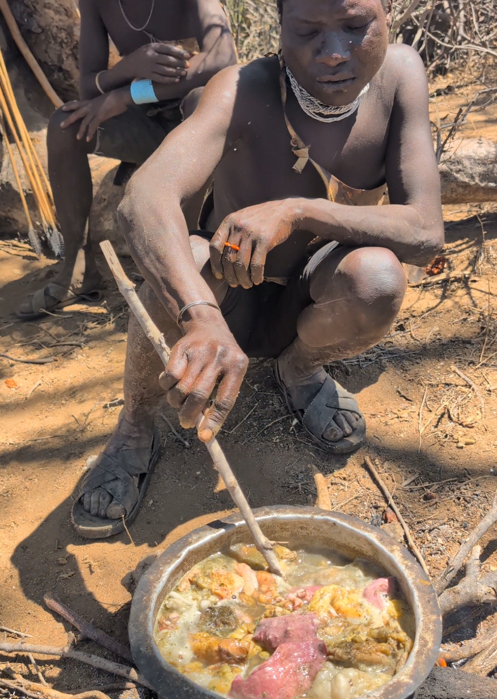 It's Lunchtime 😋 So delicious food, Hadzabe tribe enjoying eating meal #culture #traditional #bushmen 