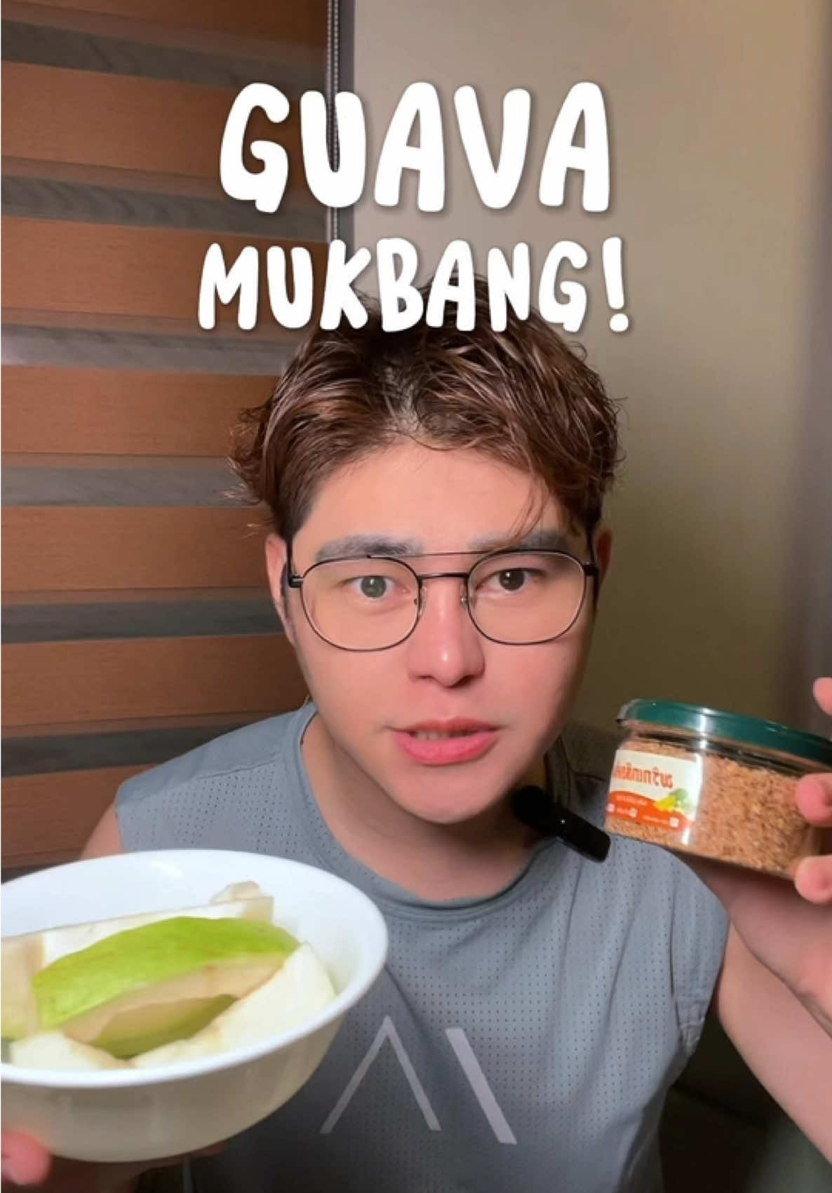 Crunchy guava mukbang with legit spicy thai chili & salt. #guavafruit #guavamukbang #chiliandsalt #fruitmukbang 