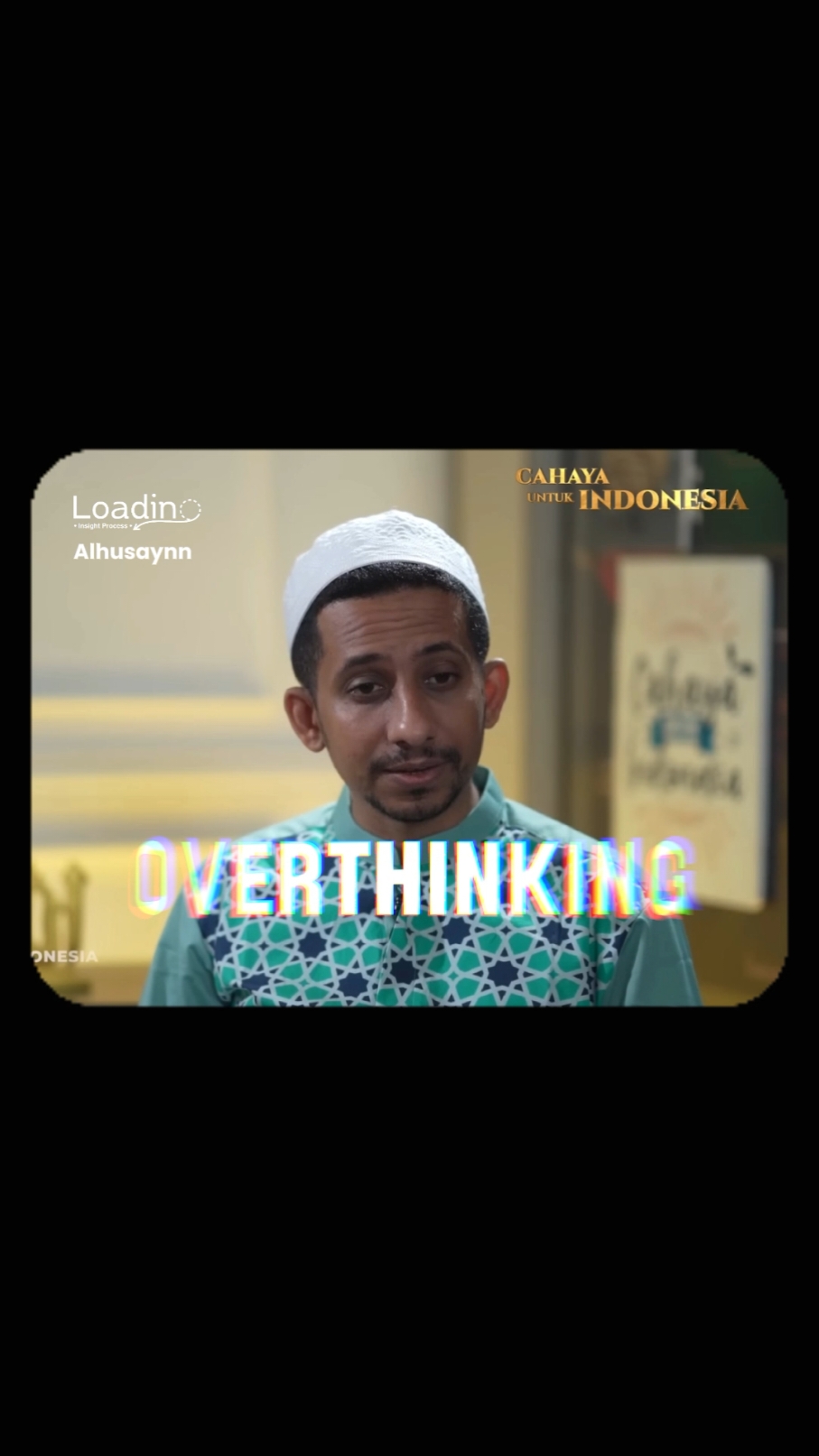 Kadang, kita terlalu sibuk memikirkan hal yang belum tentu terjadi, sampai lupa menikmati momen yang ada. Overthinking hanya membuat langkah terasa berat, padahal solusi sering kali sederhana. Berdamai lah dengan dirimu sendiri. ====================== Source Core: YT Cahaya untuk Indonesia  BG: Pinterest Collaboration time  @alhusaynn__ @loadinginsightprocess --------------------------------------- Hastag: #overthinking  #habibjafar #quotes #reminder 