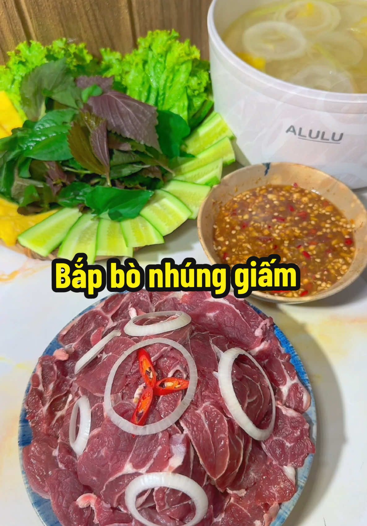 #xuhuong làm vài cuốn bánh tráng bắp bò nhúng giấm đi cả nhà😃😃😃 #bepcovang #ancungtiktok #monanngon #LearnOnTikTok 