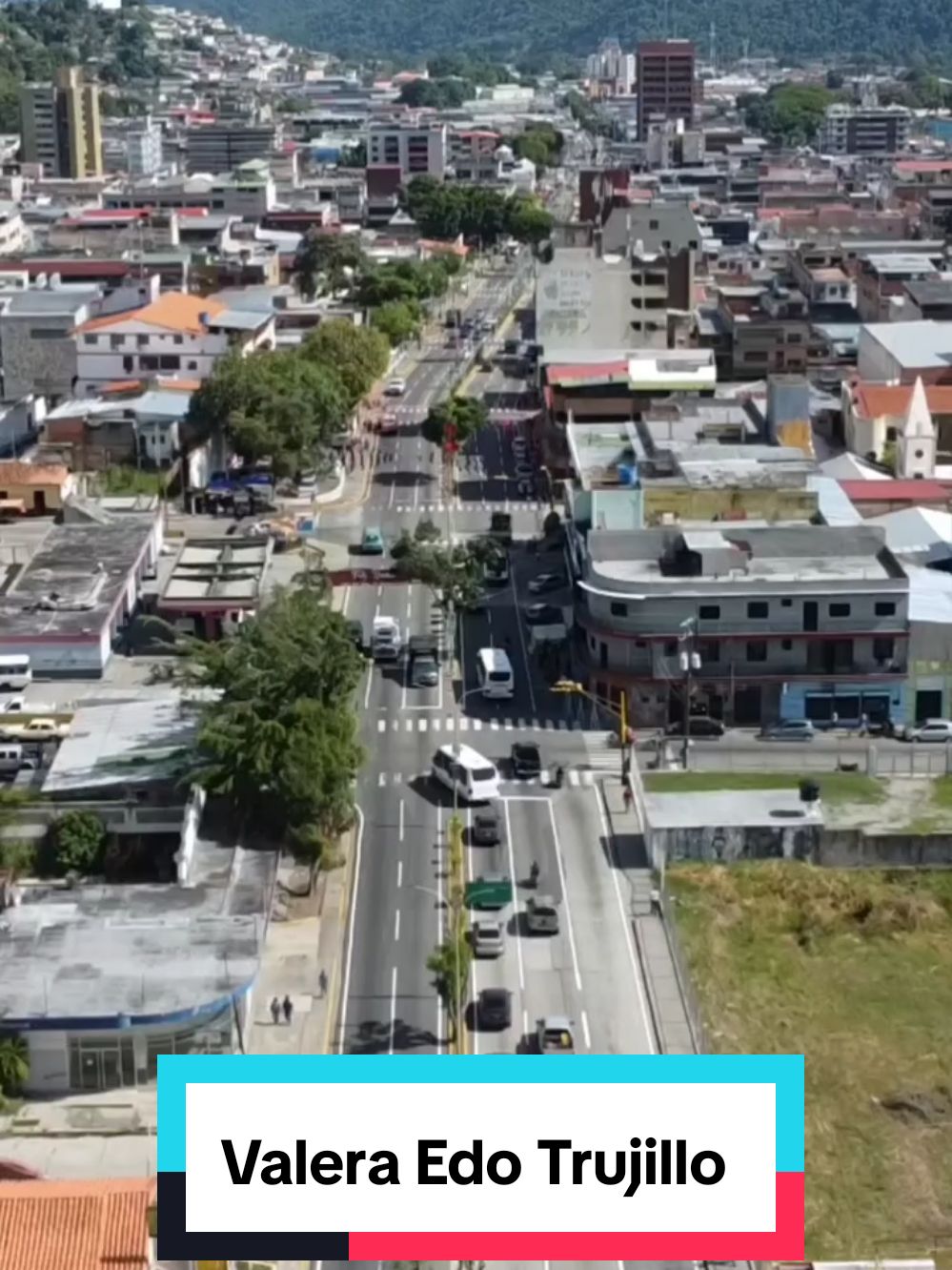 Trujillo y sus espacios Iniciamos este hermoso miércoles, observando desde las alturas, gracias al trabajo impecable de @dronesvalera apreciamos la zona centro y norte del municipio Valera . . . . #SomosElPalpitarDelPueblo #PalpitarYElPuebloSonUnoSolo . . . #DescubreTrujillo #ValeraVALE #21Oct . . 💢💢💢💜💜💜💢💢💢 #VideoPalpitar #FelizDia 💢💢💢💛💙❤️💢💢💢 . . . ✴️✴️✴️✴️✴️✴️✴️✴️ #PalpitarInspiración #PalpitarTeMotiva #PalpitarTeEntiende #PalpitarTeEduca ✴️✴️✴️✴️✴️✴️✴️✴️ . . 🎥 Video cortesía @dronesvalera . . . . #Imagen #Paisaje #Viento  #Desarrollo #Naturaleza #Calma #Paz #Tranquilidad #Trujillo #venezuela