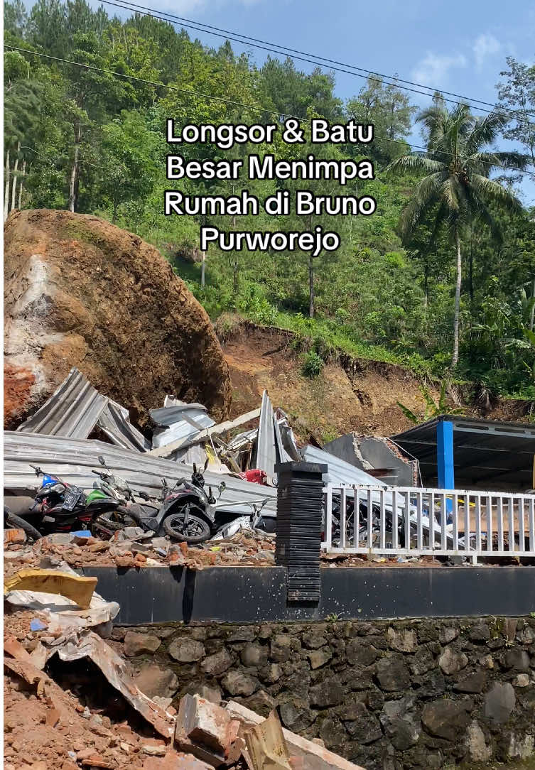 Nderek belo sungkowo pak subur. Untuk keluarga 4 korban semoga Husnul Khotimah semoga semua amal di terima segala amal dan di tempatkan dalam surga_nya allah amiin aminn ya rabbal alamin🤲