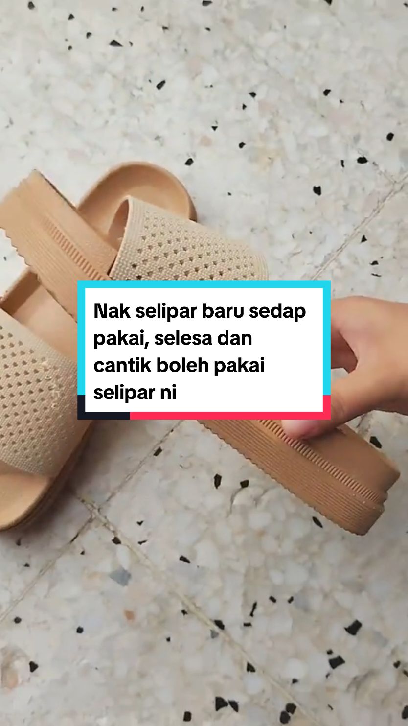 Tengah cari selipar baru ke tu? Boleh dapatkan selipar ni. Cantik dan selesa. Rm8 je sepasang #selipar  #seliparperempuan  #seliparmurah  #seliparviral 