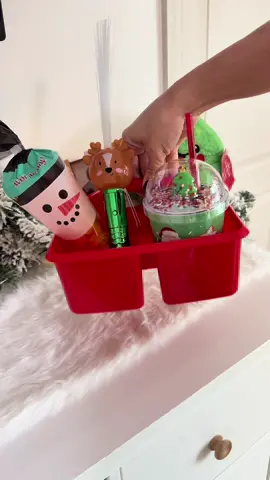 Make Christmas movie night bins with me for the kids 🫶🏻🎄 - - - - - - - - #christmas #christmastime #countdowntochristmas #christmaswithkids #christmasmovies #christmasmovie #christmasmovienight #kidsmovies #kidsmovienight #gingerbread #gingerbreadman #christmasactivity #christmasactivities #christmasactivitiesforkids 