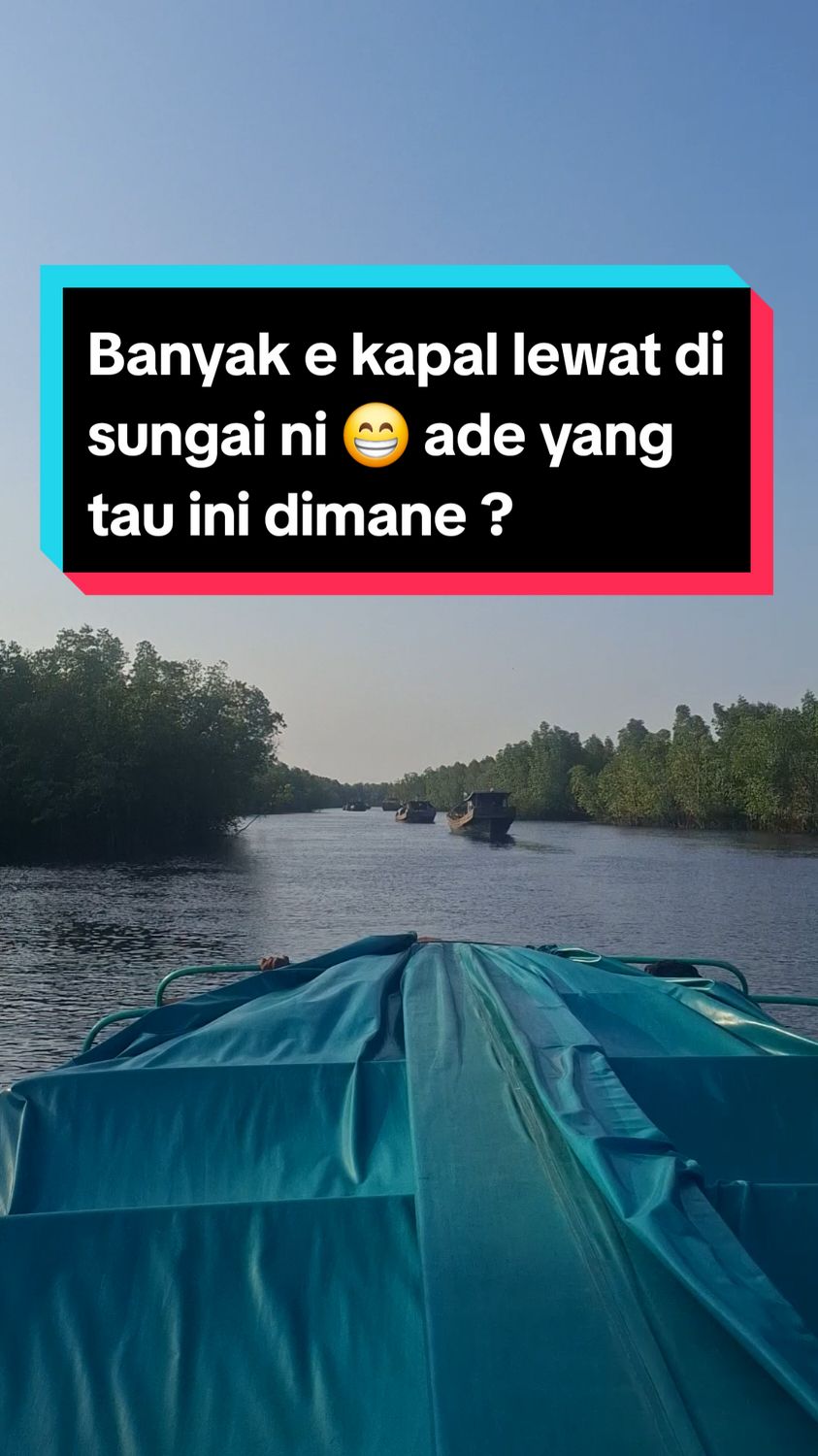 Banyak e kapal lewat di sungai ni 😁 ade yang tau ini dimane ? #fyp #inhil 