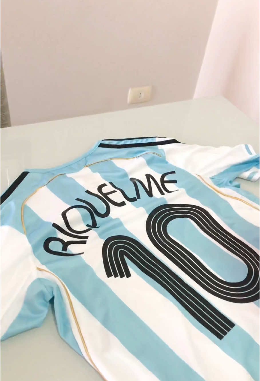 Disponible para entrega inmediata en M L XL 2XL. Consultas al WhatsApp 82853849. #riquelme #argentinatiktok #jersey #jerseyretro #footballshirt #paraguaytiktok #paraguay #paraguay🇵🇾 #footballshirts #footballedit 