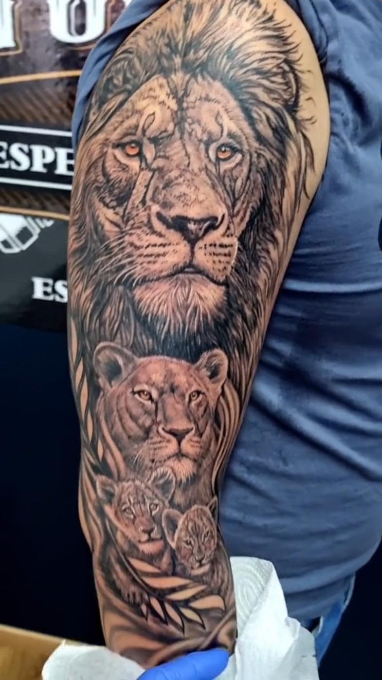 Tatuaggi realistici belli e importanti a Brescia Italia studio  Tatuaggi Respect Tattoo Arts #tatuaggi #tatuaggio #tattootiktok #1 #tattoo #tattoos 