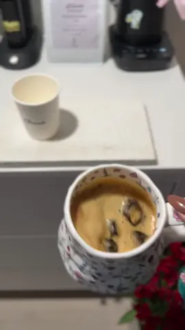 اذا لون قهوتكم مو كذا لاتشربوها🤎🔥طبعاً المحصول اللذيذ من عندهم@محمصة سَــارّة🩶. #اكسبلورexplore #viral #foryou #fyp 