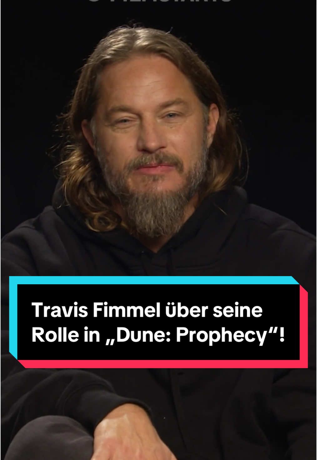 Ein spannender Charakter 😅 „Dune: Prophecy“ startet am Montag, den 18. November, auf Sky Atlantic und streamt ab sofort auf WOW! #filmstarts #whattowatch #travisfimmel #dune #duneprophecy #interview 