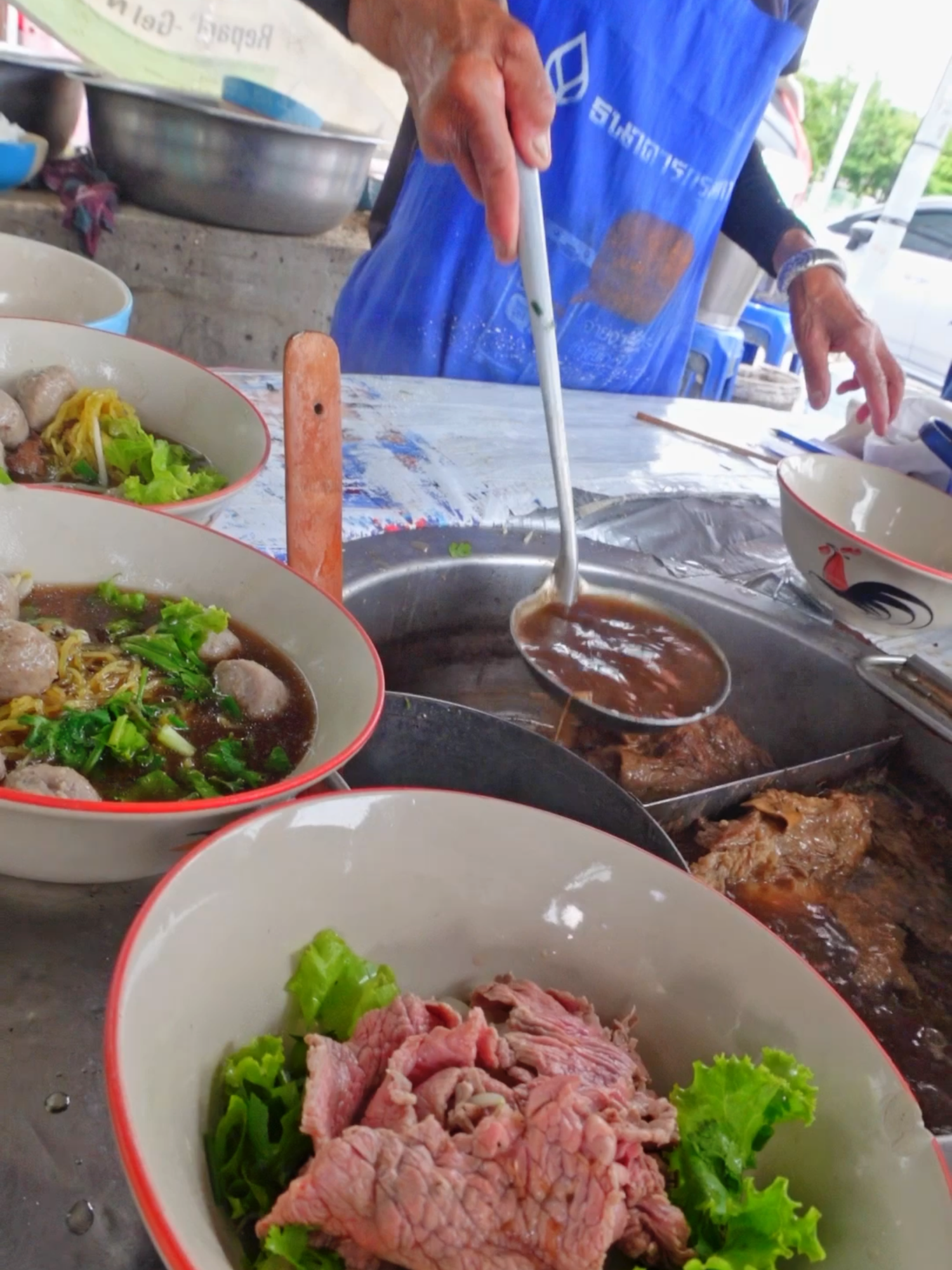 ก๋วยเตี๋ยวเนื้อร้านนี้คิดเงินทีราคาเป็นพัน!!..  ร้านก๋วยเตี๋ยวเนื้อพระราม 7 ทางเข้าการไฟฟ้าฝ่ายผลิตบางกรวย ข้าง ธ.กรุงเทพ บางกรวย นนทบุรี เปิด 09.00 - 17.30 น. หยุดเสาร์ - อาทิตย์ โทร. 081 297 3208 #ก๋วยเตี๋ยวเนื้อพระราม7