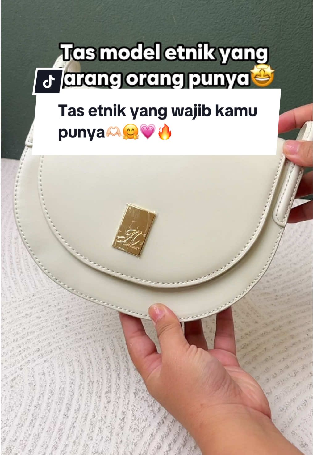 Tas model etnik yang wajib kamu punya nih🤗 namanya Berlin bag dari Jims Honey 💗 Beli di keranjang kuning harga lebih murah🤗🔥 #Berlinbagjimshoney  #Jimshoneysurabayastore  #PromoGuncang1111 #WIBGajian #BeliLokal -fr