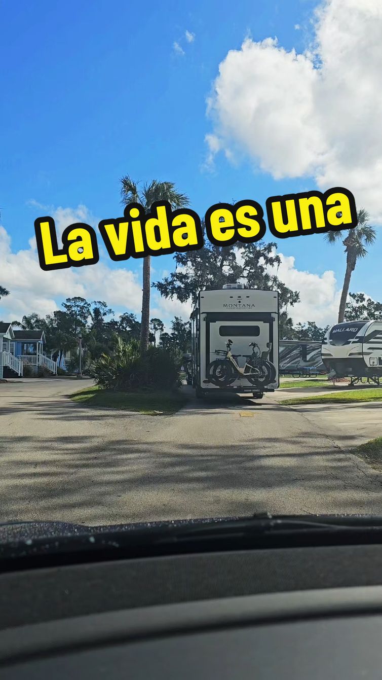 Vivir el presente es la mejor inversión que podemos hacer. 🌟 ¡No esperes más para cumplir tus sueños! 🚐✨  #LaVidaEsUna #RVLife #VivirElMomento #RVing #AventuraEnRV #latinos  #hispanos  #rvtiktok  #RVTravel #FamilyAdventures 