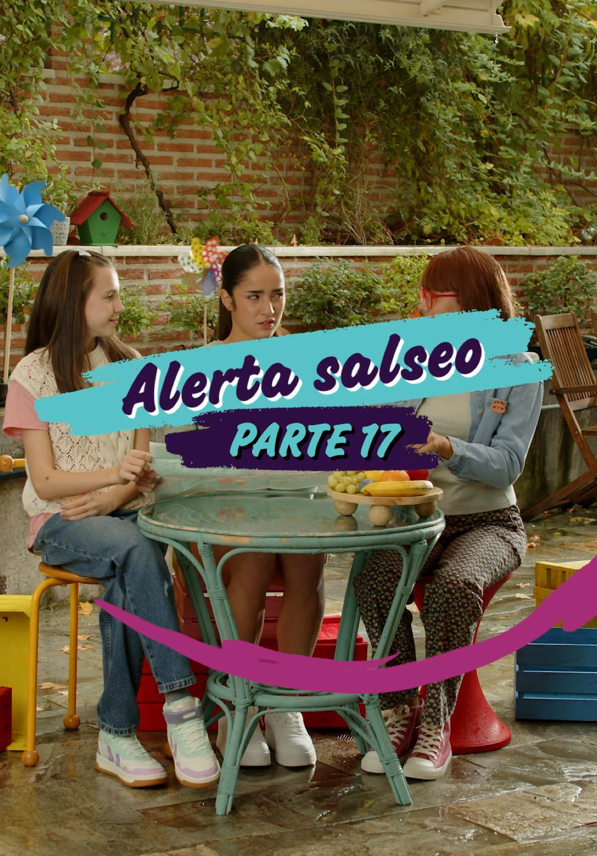 🗺️💭 #AlertaSalseo: ¿Un plan perfecto o un caótico garabato? 😅 Inés, Julia y Ayla lo apuestan todo para colarse en la casa de Doña Esmeralda. ¿Funcionará o se meterán en un lío? Todos los episodios de #AylaYLosMirror ya están disponibles en @Disney+ España. ¡Corre a verlos! #SeriesenTikTok