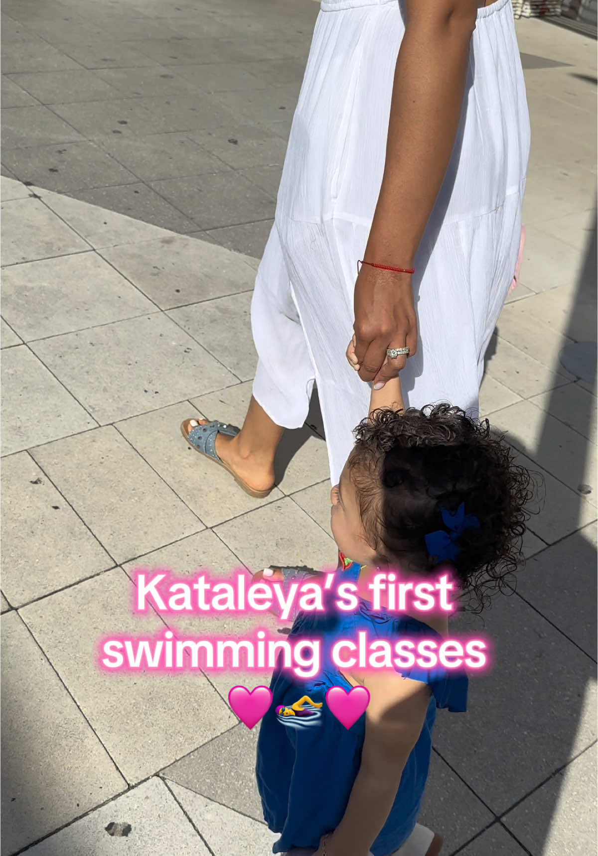 Since our new house has a pool and a lake we wanted to start immediately with the swimming classes, i myself cannot swim and it’s horrible 😂 i think by the end of the class she was enjoying it. Hopefully she learns to save a 150 lbs human in case someone (me) is drowing 😂  #fyp #foryourpage #fy #fypage #blowthisup #fypシ゚viral #fyppppppppppppppppppppppp #trending #swimming #babyswimming 