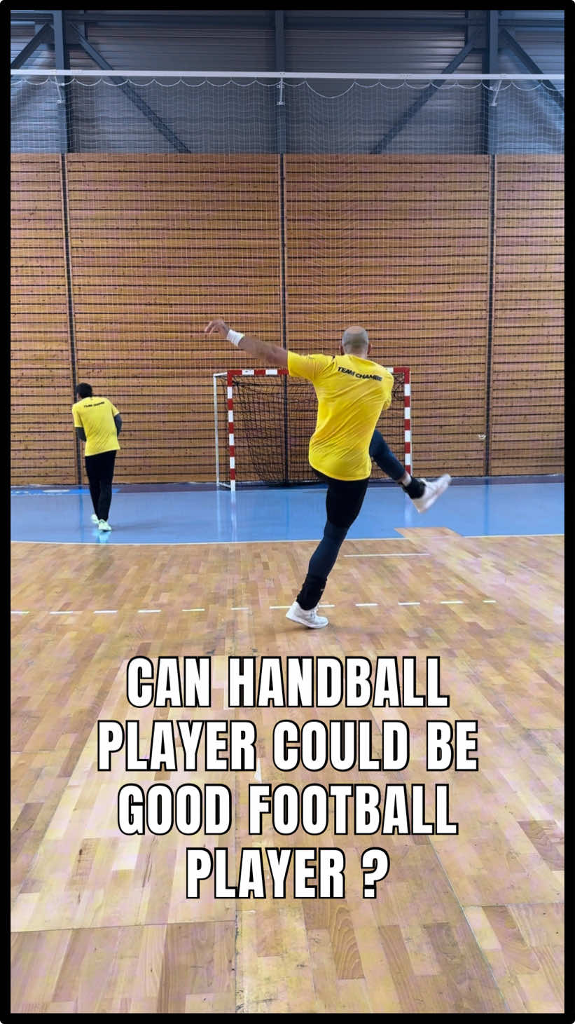 Est-ce que les handballeurs peuvent être de bons footballeurs ? 🤔 #football #handball 