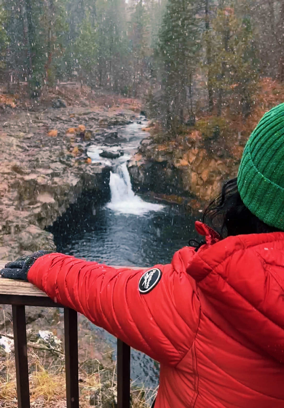 Feels like a dream ❄️🌨️🏔️🌲😍#beautifuldestinations #happywaterfallwednesday #marlintrails #destinoshermosos #chasinghappiness #myhappiness #chasingwaterfalls #Outdoors #fyp #livelifetothefullest #vivaporhoy #agradecida 