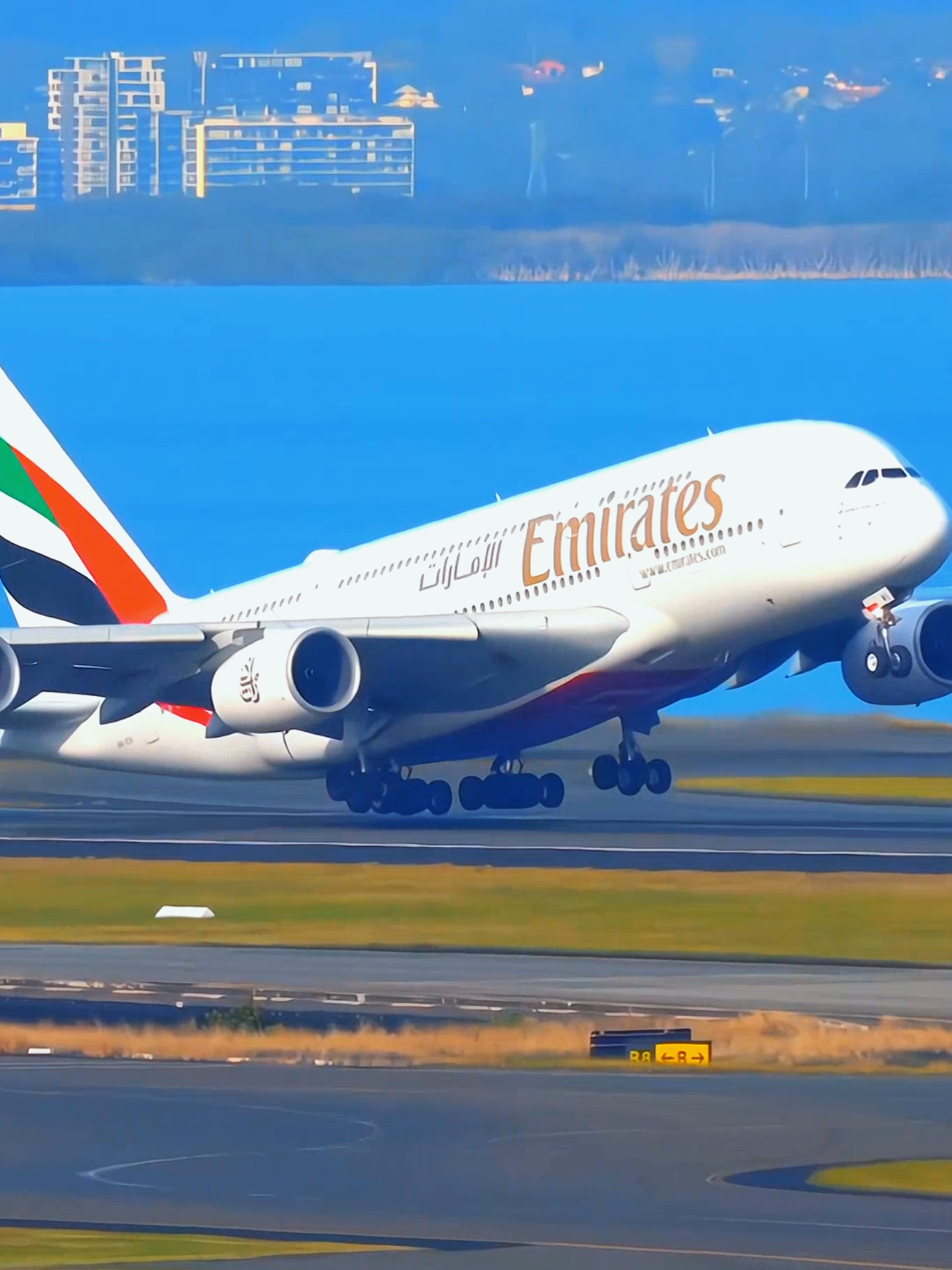 EMIRATES AIRBUS A380-800 takes off from SYDNEY Airport #EmiratesA380 #SydneyTakeoff   #AirbusA380 #AviationLovers   #Flight #Jetsetter #TravelGram #AirTravel #AviationPhotography   #PlaneSpotting