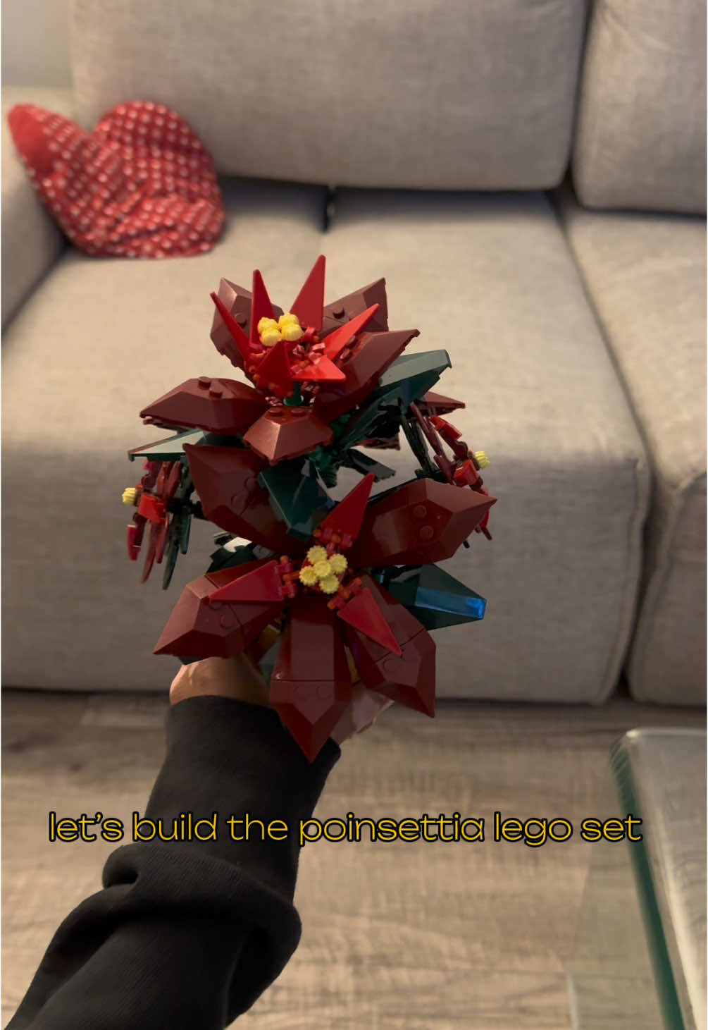 build the lego poinsettia set with me :) @LEGO  ##lego##legotiktok##legos##legoset##botanicallegos##poinsettia##poinsettialego