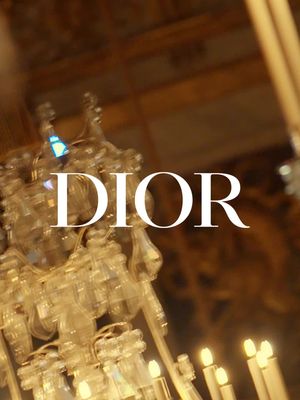 Offrez le rêve Dior avec les iconiques de la Maison pour des fêtes de fin d’année enchantées.