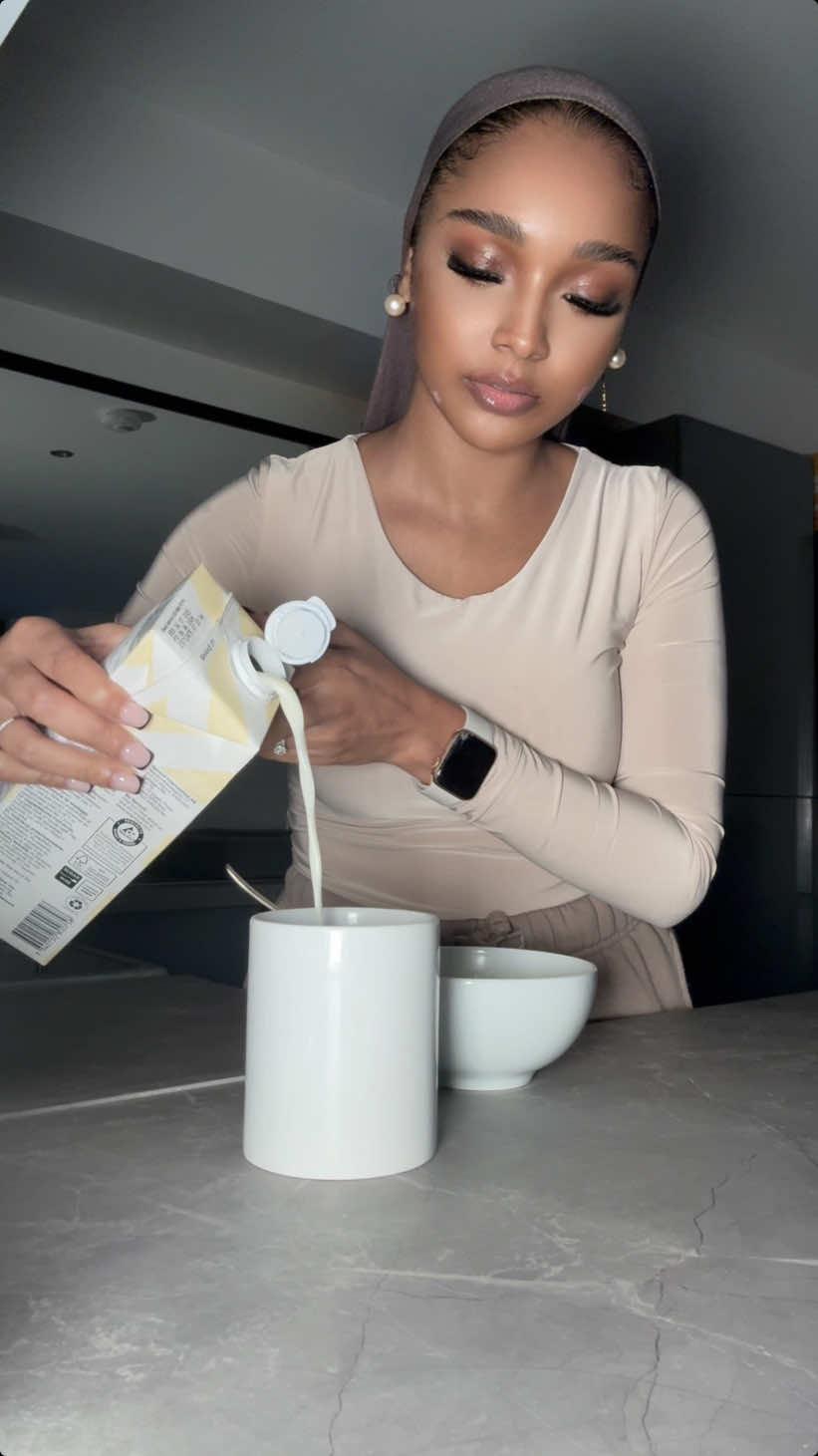 Definition of Pakistan meets Jamaica: Cornmeal + Chai with sproud milk 🥛 @Sproud @Maya Jama #plantbased #dairyfree #sproud 