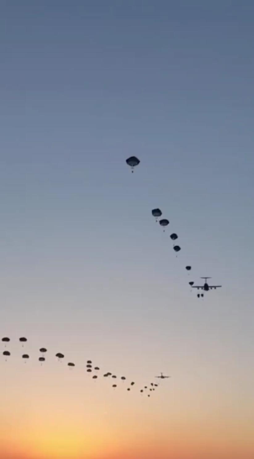 #paracaidistas #paratroopers #parachutiste #fallschirmjager #paracadutisti #parachudiste #paraquedista #парашютист #مظلي #空挺部隊 #伞兵 #military 