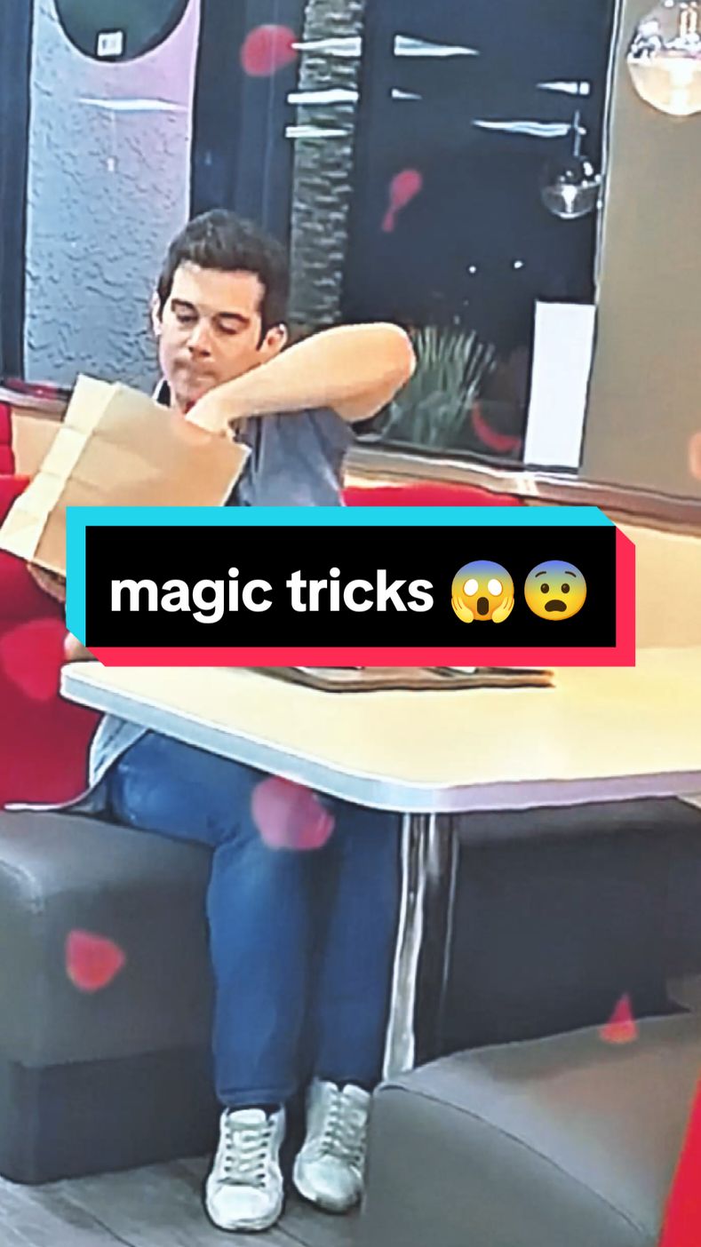 Best magic tricks 😱😨  #magia #magic #majic #trick #tricks #fyp #foryour #viralvideos #forupage #virale #tik_tok #unitedkingdom #unitedstates #usa🇺🇸 #france @TikTok @TikTok Trends @TikTok UK @틱톡 TikTok Korea @TikTok Australia @Magic is 