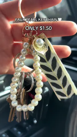 Make it look cute ✨  #tiktokblackfriday #tiktokcybermonday #keychains #imjustagirl #cutegiftideas #carkeys #tiktokshopfinds #christmas 