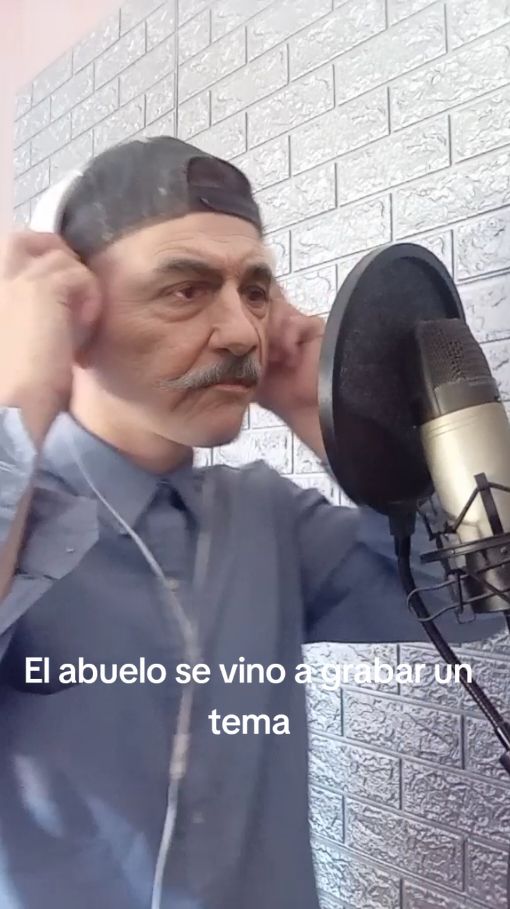 el abuelo se vino a grabar un tema de su juventud 🤣🤣🤣#artistaemergente #corridostumbados #acapella