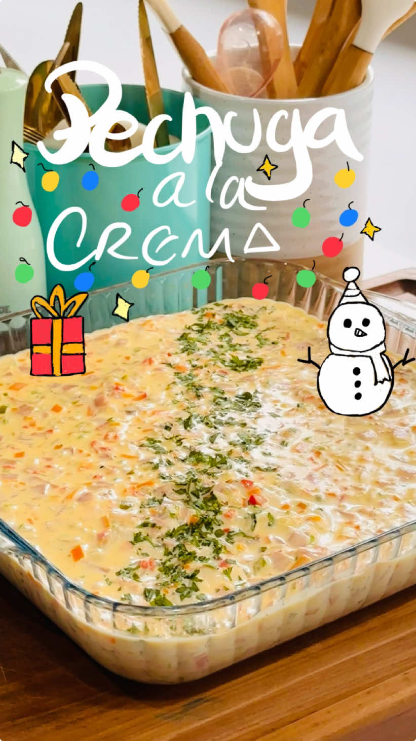 Ésta receta con más de 2 millones de Reproducciones y sabiendo que 32.000 mil personas guardaron la receta el año pasado no podía faltar en mi menú navideño.  Se hace con pocos ingredientes, nada que envidiar al vitel Tone y con pan chip queda una locura!  Gasté menos de 100.000 gs comprando mis ingredientes en el super @supermercadomorelhermanos que encima están con promo Aniversario 🎉 🎉🎉🎉 19 años cumple mi súper fav 🤟 y están sorteando 237.500.000 💸💸 espero ser una de las ganadoras por que unos cuantos cupones ya canjee 😌 quiero mi aguinaldo.  Ingredientes que utilice  2 pechugas  1 zanahoria  1 locote rojo  1 locote verde  1 cebolla  500 gr de crema de leche ( compré el de 1 litro pero me sobró 🙂 )  Queso Requeson le puse más o menos 4 cucharadas ( al final también me sobró queso )  Sal y pimienta a gusto  Perejil para decorar  8 fetas de jamonada