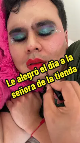 Le alegro el dia a la señora de la tienda #longervideos #morenitos #foryou #fyp #parati #broma 