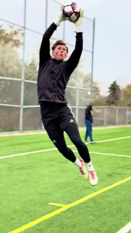 Satisfying holds 🤤  @West Coast Goalkeeping  #gk #goalkeeper #gktraining #progoalkeeper 