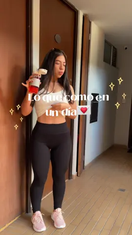 Lo que como en un día para tener mi abdomen planito, mantenerme con fuerza y energía💪🏻💕💌  Aclaro que todo el día tomo mi agua de flor de Jamaica 🌺 también frutas, frutos secos… y así, mantengo una alimentación muy fácil de llevar, económica, y divertida, cero dietas ✨ bienvenida al mejor equipo, aquí te enseño a comer bien, saludable, crear tu estilo de vida saludable y no morir en el intento!!! VAMOS CON TODA🌸 #alimentacionsaludable #alimentacion #reels #viral #tumejorversion #estilodevidasaludable #Fitness #alimentacionconsciente #bajardepeso