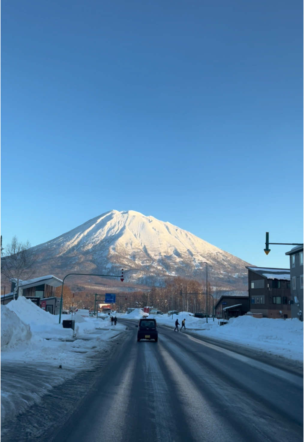 Clear sky and Mt.Yotei🤍 #hokkaido #niseko #snow #wintervibes 