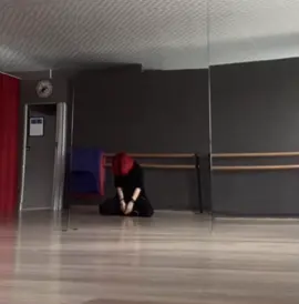 idontwannabeyouanymore/choreography by me 🧠 @s.znrr  🎵 @BILLIE EILISH - idontwannabeyouanymore #contemporary #dance #choreography #sznrchoreography #dancer #fyp #billieeilish #idontwannabeyouanymore
