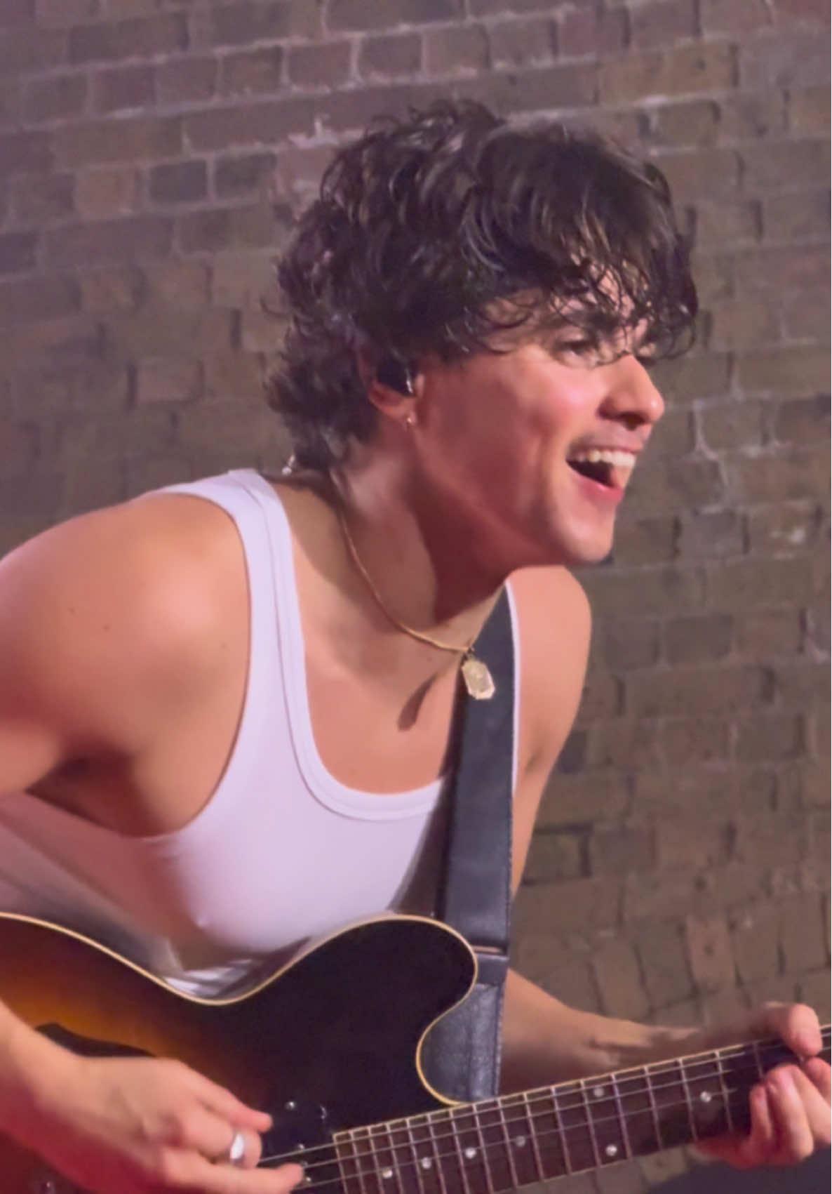 Bradley Simpson - Hot To Go - Cover  Village Underground - 19/11/2024 #bradleysimpson #concerts #concert #london #villageunderground #londonconcert #fyp @Bradley Simpson 